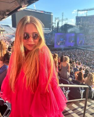 Emma Meisel Instagram - @meisel_lucy thanks for fighting the ticket master war 💜