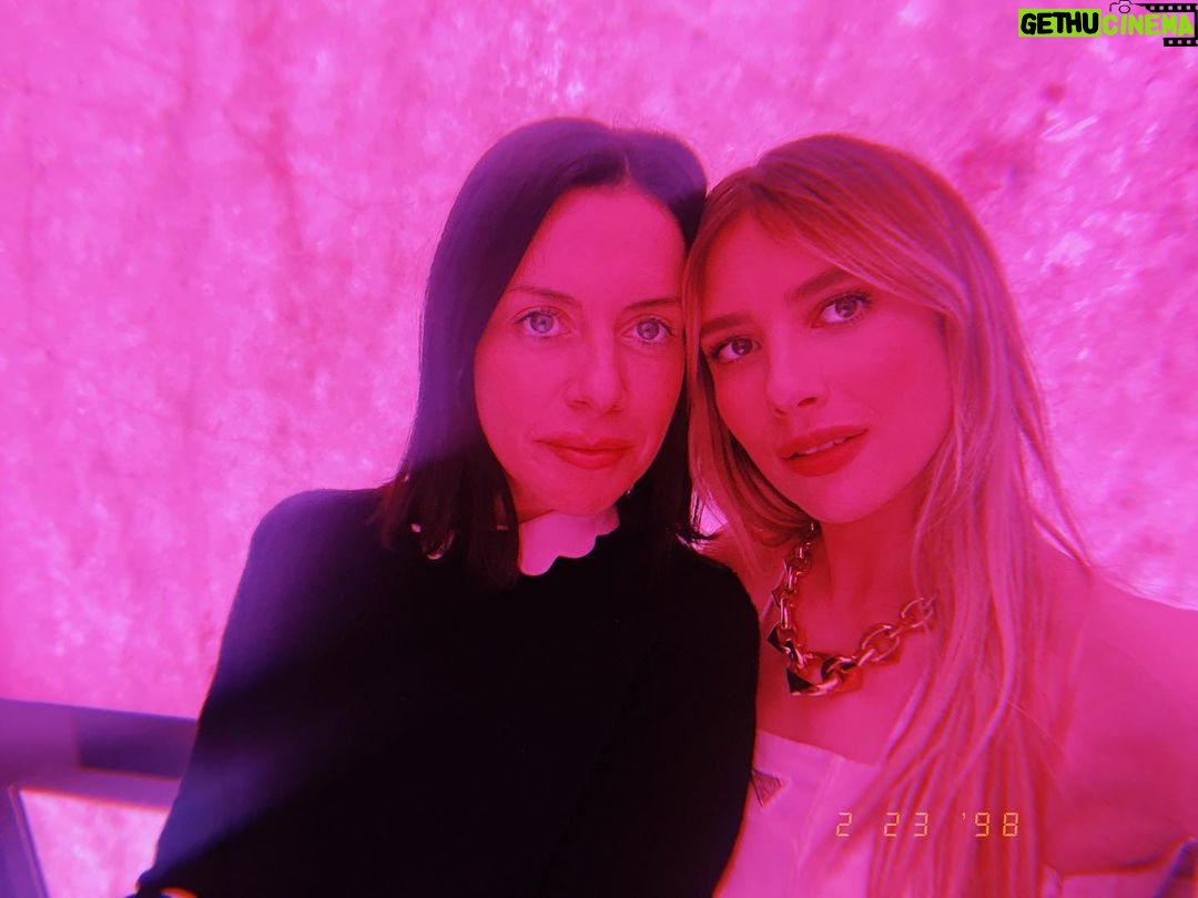 Emma Roberts Instagram - @prada @britelkin 🖤🤍