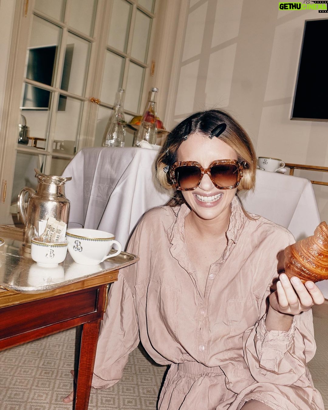 Emma Roberts Instagram - au revoir paris! ❤️💙 📸 @tylerjoe