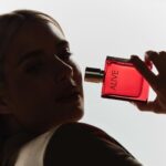 Emma Roberts Instagram - Give the gift of feeling ALIVE this holiday season 🎁 @boss #BOSSAlive #BeYourOwnBOSS 🪩 💃
