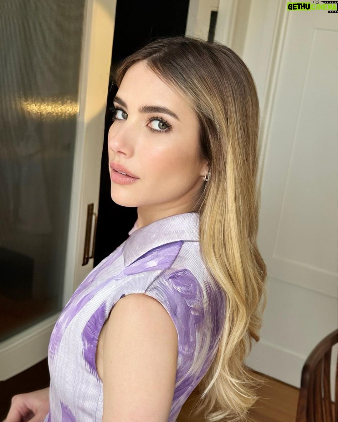 Emma Roberts - 859.1K Likes - Glam today for #maybeido press💜
💄 @anariz1
💇🏼♀️ @ryantrygstadhair
👠 @elkin @britelkin @kakeykake