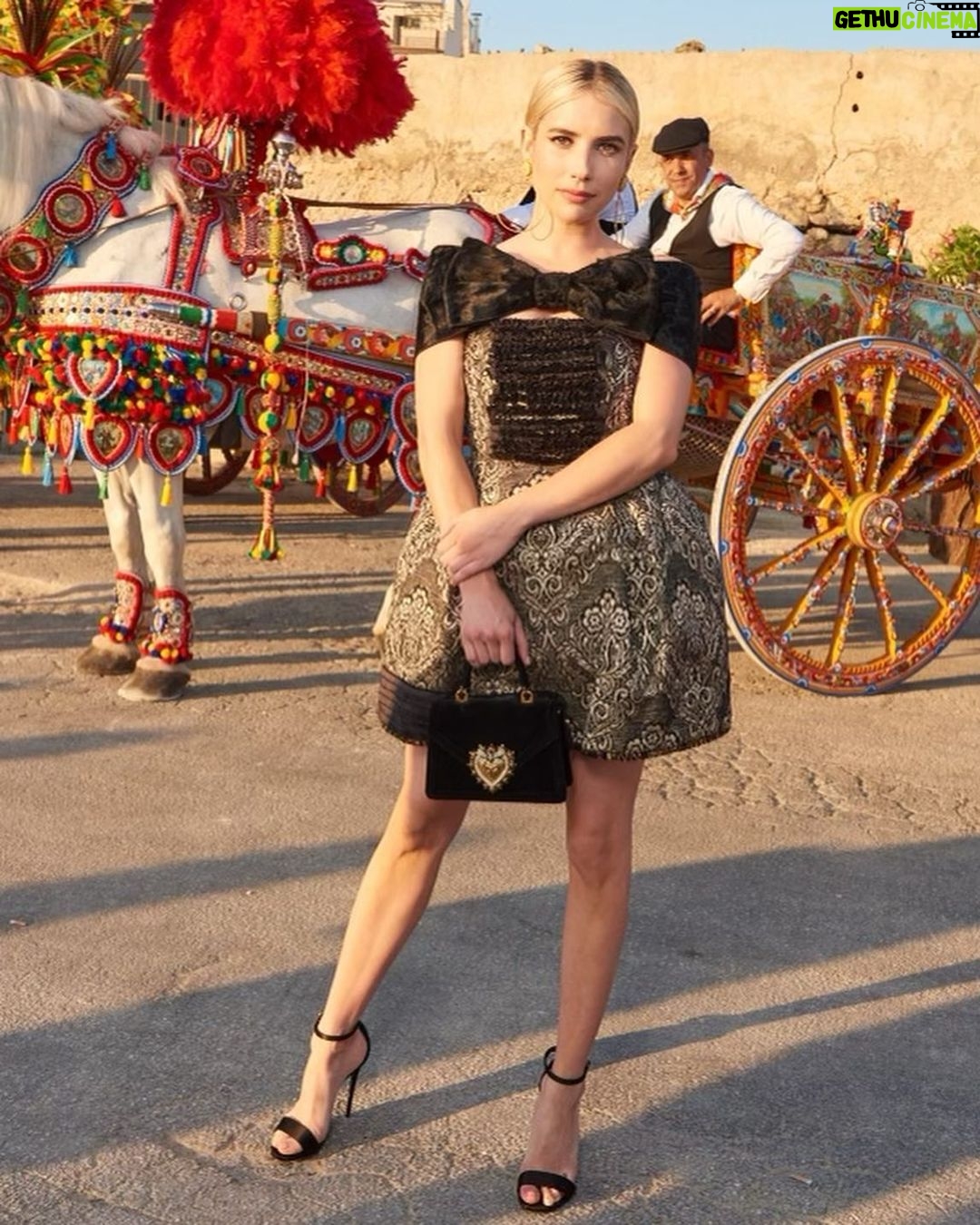 Emma Roberts Instagram - @dolcegabbana 🇮🇹 you were divine Love you guys @matthewgebbert @britelkin @kakeykake @kakeykake 👠thank you for pulling this look from the 2009 archives 👑