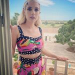Emma Roberts Instagram - Let’s get ready and go @dolcegabbana 💕 🍓 🍌 @britelkin @elkin @kakeykake @kellygrace1010 🖤