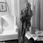 Emma Roberts Instagram - we’ve arrived @britelkin @kakeykake @kellygrace1010 @nickwalkerstudio 🥂 @dolcegabbana @matthewgebbert 🐆 ❤️