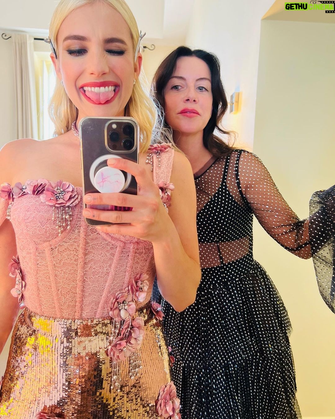 Emma Roberts Instagram - #2022 I loved you ❤️ happy new year hotties! 🪩 🥂
