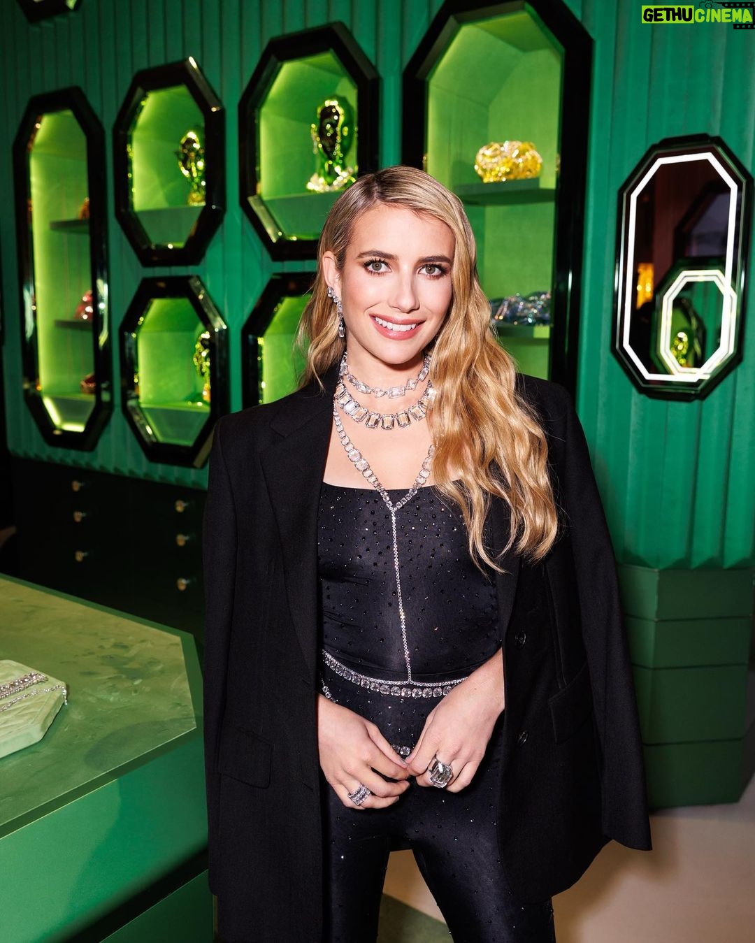 Emma Roberts Instagram - @swarovski lights up 5th avenue celebrating their new flagship store opening and exclusive collaboration with @skims đ absolutely obsessed! #swarovskixskims #swarovski đđĒŠ