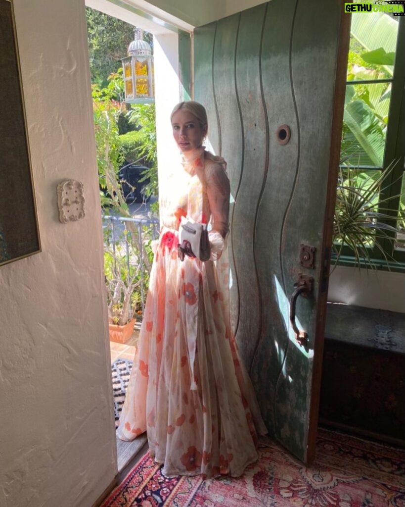 Emma Roberts Instagram - @maisonvalentino 🌹 @elkin