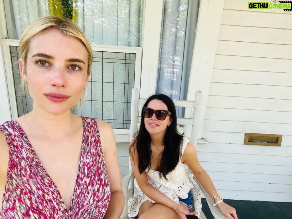 Emma Roberts Instagram - no makeup porch life begins again ☕️🎀 @britelkin