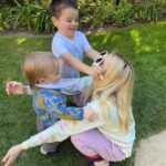 Emma Roberts Instagram – thank you for styling me boys 😎➡️🥴
best day with Henry and Rhodes 📸 my sis @britelkin ❤️
