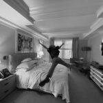 Emma Roberts Instagram – still feel like Eloise when I get to a hotel in NYC 🍎 📸 @kpreiss