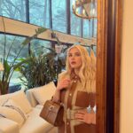 Emma Roberts Instagram – Getting ready for #todsitalianbeauty virtual parterre 👜
Watch with me on February 25th at 9.30 AM CET ✌🏻
#tods #todsfw22 @tods @walterchiapponi 💋