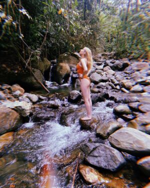 Emma Roberts Instagram - Thank you for the birthday wishes. Feeling very grateful and loved!  #31 🧡