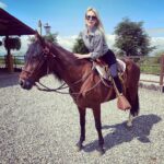Emma Roberts Instagram - Loved getting to ride again 🐎 💙 @altagraciaauberge