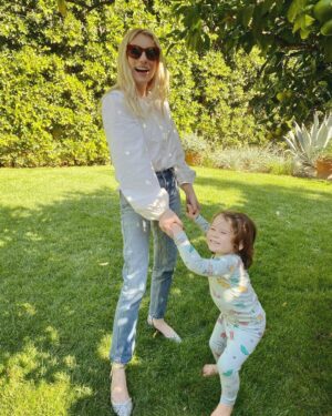 Emma Roberts Instagram - Henry makes Thursday feel like Saturday ❤️ @britelkin