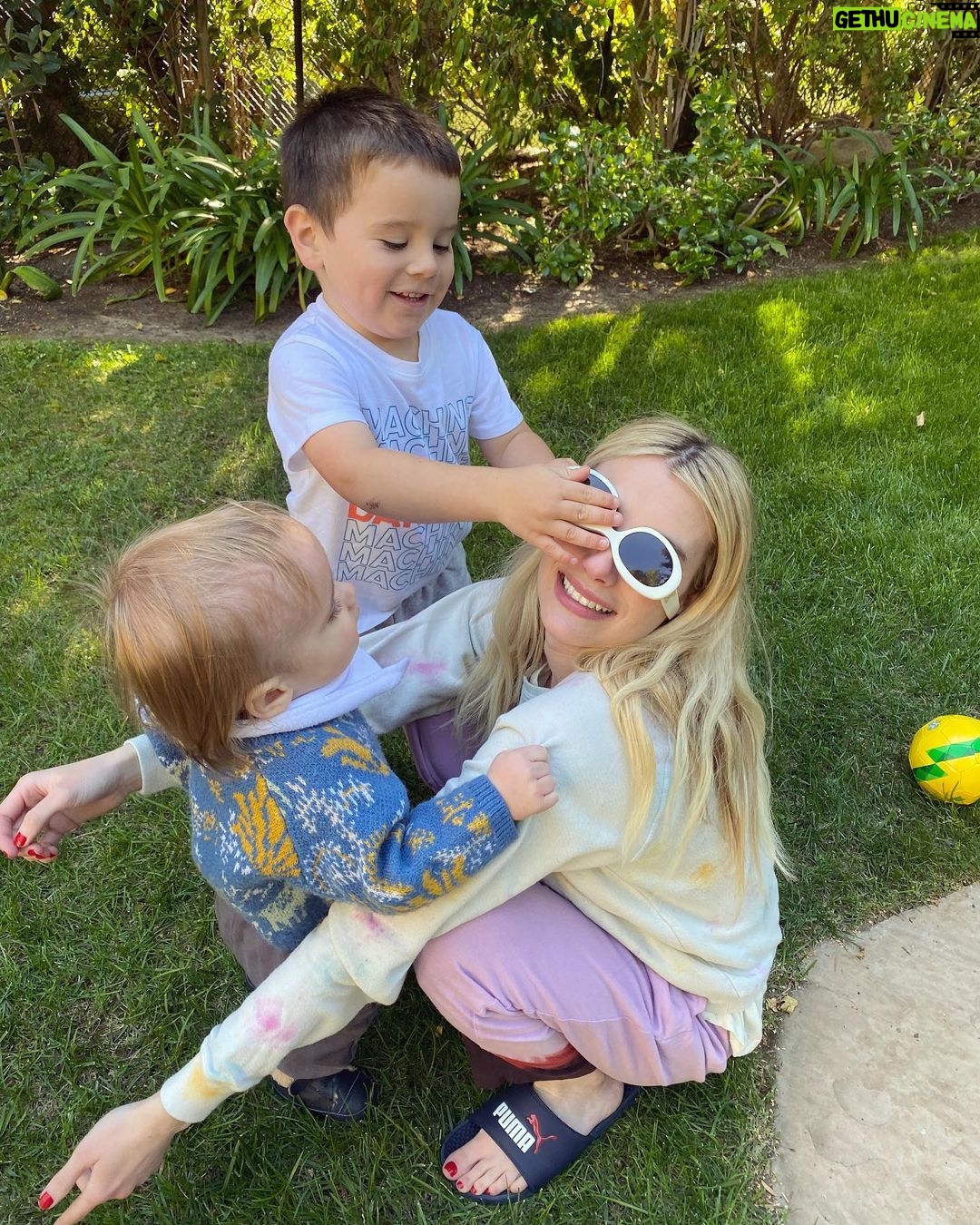 Emma Roberts Instagram - thank you for styling me boys 😎➡️🥴 best day with Henry and Rhodes 📸 my sis @britelkin ❤️