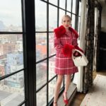Emma Roberts Instagram – good morning new york 🍎