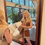 Emma Roberts Instagram – Getting ready for #todsitalianbeauty virtual parterre 👜
Watch with me on February 25th at 9.30 AM CET ✌🏻
#tods #todsfw22 @tods @walterchiapponi 💋