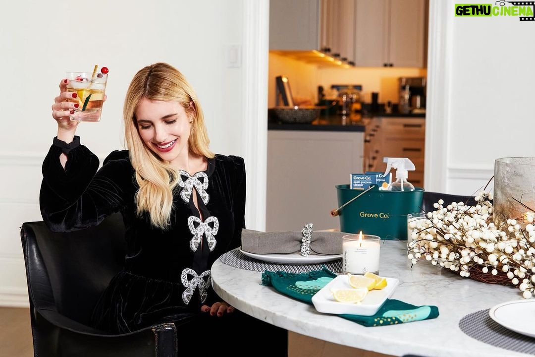 Emma Roberts Instagram - Love using my Grove Co. clean-burning candles and local, fresh seasonal items in my holiday centerpieces! I’m really trying to be more mindful of sustainable holiday hosting as it can be a wasteful time of year. More eco-friendly hosting tips to keep in mind, below! Make sure to tell me about your holiday plans in the comments! ⭐️ 🍴 Try to avoid single-use disposable tableware (plates, utensils, napkins, and straws) 🍂 Upcycle your decorations and use compostable items like seasonal gourds or flowers! 🥧 Source food locally (don’t forget your reusable shopping bags) & use sustainable alternatives to plastic wrap for leftovers! @grovecollaborative has been essential in my sustainable home journey – make sure to check them out - link in bio! #grovepartner #beyondplastic #sustainability #ecofriendlyholidays