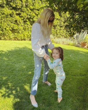 Emma Roberts Instagram - Henry makes Thursday feel like Saturday ❤️ @britelkin