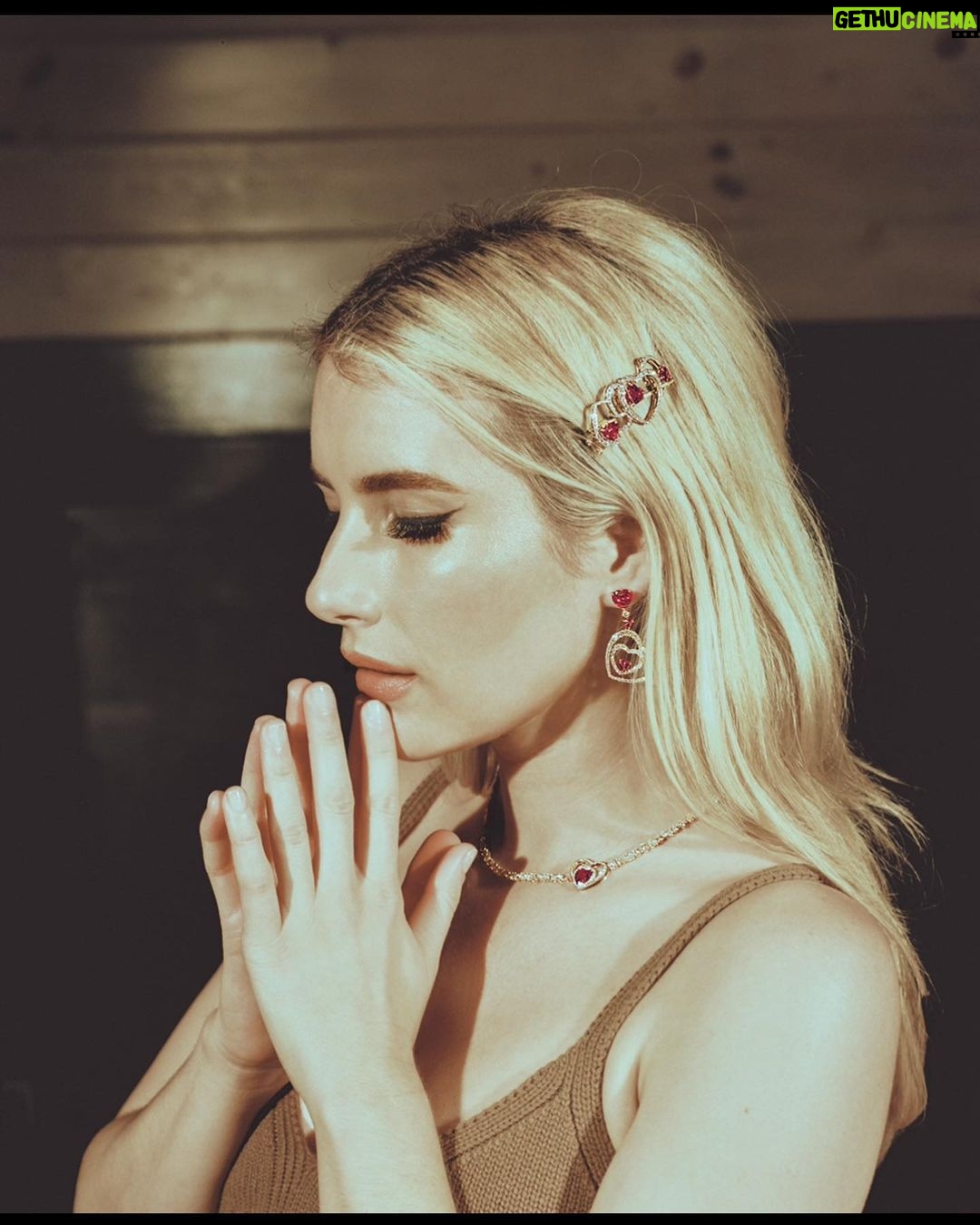 Emma Roberts - 534.6K Likes - š¤ The moment I wake up š¶ before I put on my makeup...šµ