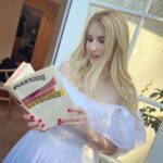 Emma Roberts Instagram – #firstedition #joandidion for my 30th ⭐️ @sweeneydavidm & @semanovich @realestateartdesign 💕🧡💛