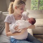 Emma Roberts Instagram - When Rhodes & I met his bestie Smith @britelkin 💙