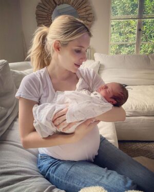 Emma Roberts Instagram - When Rhodes & I met his bestie Smith @britelkin 💙