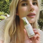 Emma Roberts Instagram - The best new part of my skincare routine? Good Genes! This treatment serum has totally transformed my morning and evening skincare rituals. Just two pumps and my skin is GLOWING in minutes! @sundayriley @sephora #SundayRileyPartner 🧖🏼‍♀️