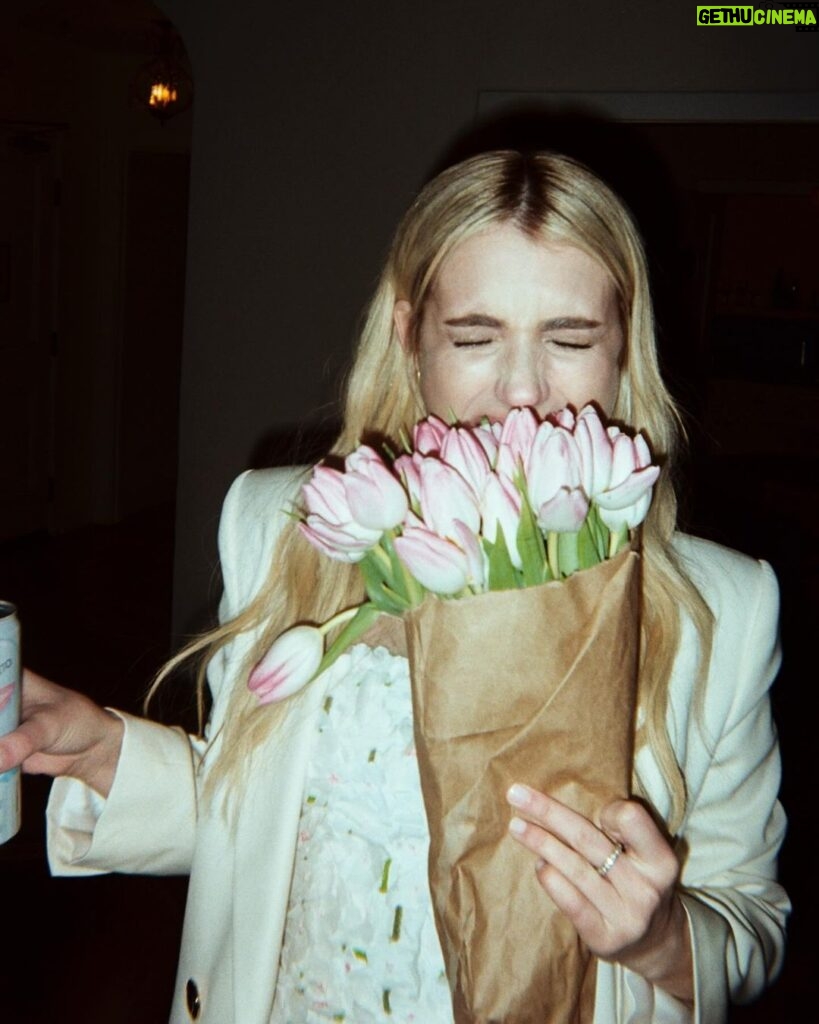 Emma Roberts Instagram - I can buy myself flowersssss 🌷