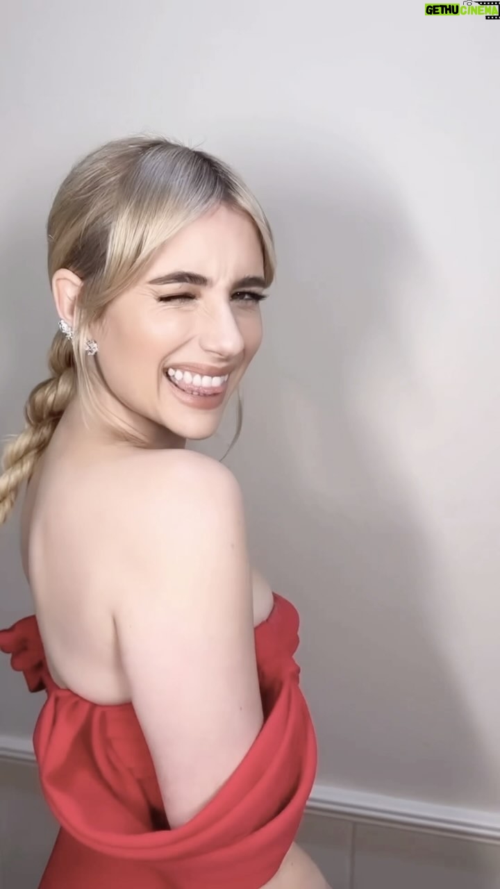 Emma Roberts Instagram - #madameweb out TODAY! 🕷️ ♥️ let me know what you think!
