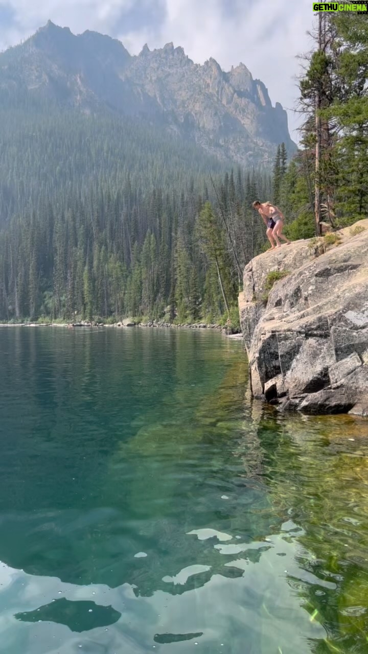 Emma Roberts Instagram - It’s higher than it looks ⛰️ 🐠