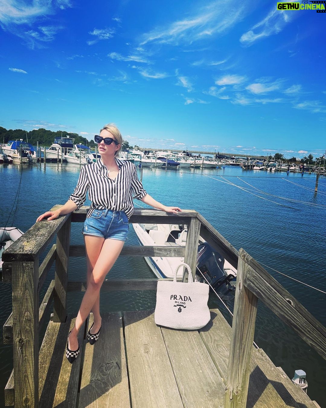 Emma Roberts Instagram - postcards from the edge 🎣 🌊