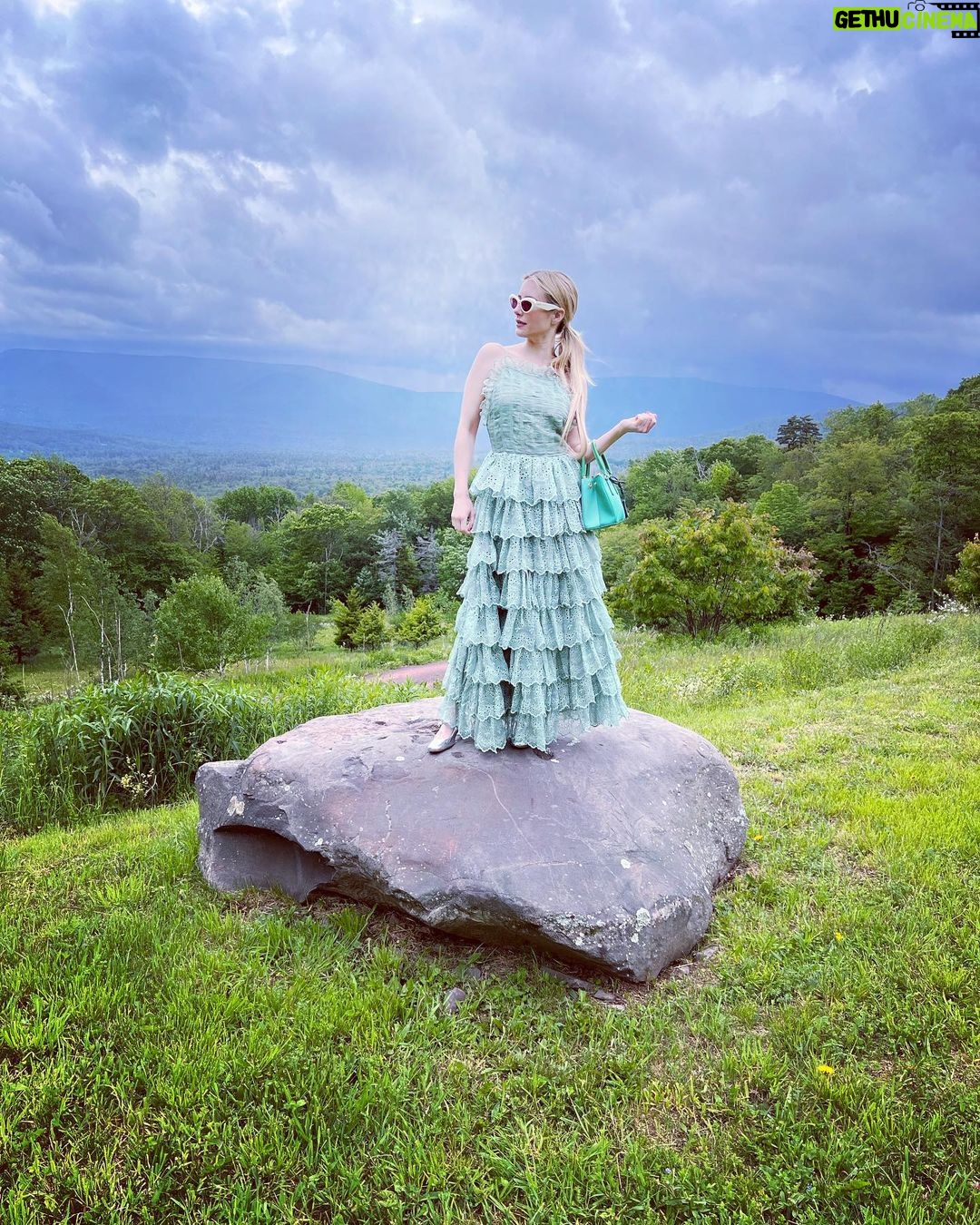 Emma Roberts Instagram - Hudson filter in Hudson Valley 🧚♂️