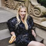Emma Roberts Instagram - Wir folgen @EmmaRoberts auf Schritt und Tritt in die neue Saison! 🤌✨ In unserer Februar-Ausgabe macht sie New York City unsicher – und das in urbanen Looks mit unwiderstehlichem Charme. Neben 16 Seiten davon, liefern wir dir auch ein doppelseitiges Interview mit der Schauspielerin, in dem sie über ihre Rolle in ‘American Horror Story’ sowie ihre Looks vor und abseits der Kamera spricht. Ab morgen am Kiosk erhältlich! 💗 . Fotos: Tyler Patrick Kenny/Tunnel Media Group Styling & Creative Direction: Lynn Schmidt Haare: Ryan Trygstad/Crosby Carter Management Make-Up: Benjamin Puckey/The Wall Group Maniküre: Noriko Yamanaka/See Management Assistenz Foto: Reno Ronquillo, Madi Sileo  Assistenz Styling: Anastasia Vraka Produktion: Tunnel Media Group Interview: Luca Sistig . Wir bedanken uns bei @themarkhotelny für die freundliche Unterstützung! . #instyle #instylegermany #emmaroberts