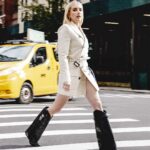 Emma Roberts Instagram - Wir folgen @EmmaRoberts auf Schritt und Tritt in die neue Saison! 🤌✨ In unserer Februar-Ausgabe macht sie New York City unsicher – und das in urbanen Looks mit unwiderstehlichem Charme. Neben 16 Seiten davon, liefern wir dir auch ein doppelseitiges Interview mit der Schauspielerin, in dem sie über ihre Rolle in ‘American Horror Story’ sowie ihre Looks vor und abseits der Kamera spricht. Ab morgen am Kiosk erhältlich! 💗 . Fotos: Tyler Patrick Kenny/Tunnel Media Group Styling & Creative Direction: Lynn Schmidt Haare: Ryan Trygstad/Crosby Carter Management Make-Up: Benjamin Puckey/The Wall Group Maniküre: Noriko Yamanaka/See Management Assistenz Foto: Reno Ronquillo, Madi Sileo  Assistenz Styling: Anastasia Vraka Produktion: Tunnel Media Group Interview: Luca Sistig . Wir bedanken uns bei @themarkhotelny für die freundliche Unterstützung! . #instyle #instylegermany #emmaroberts