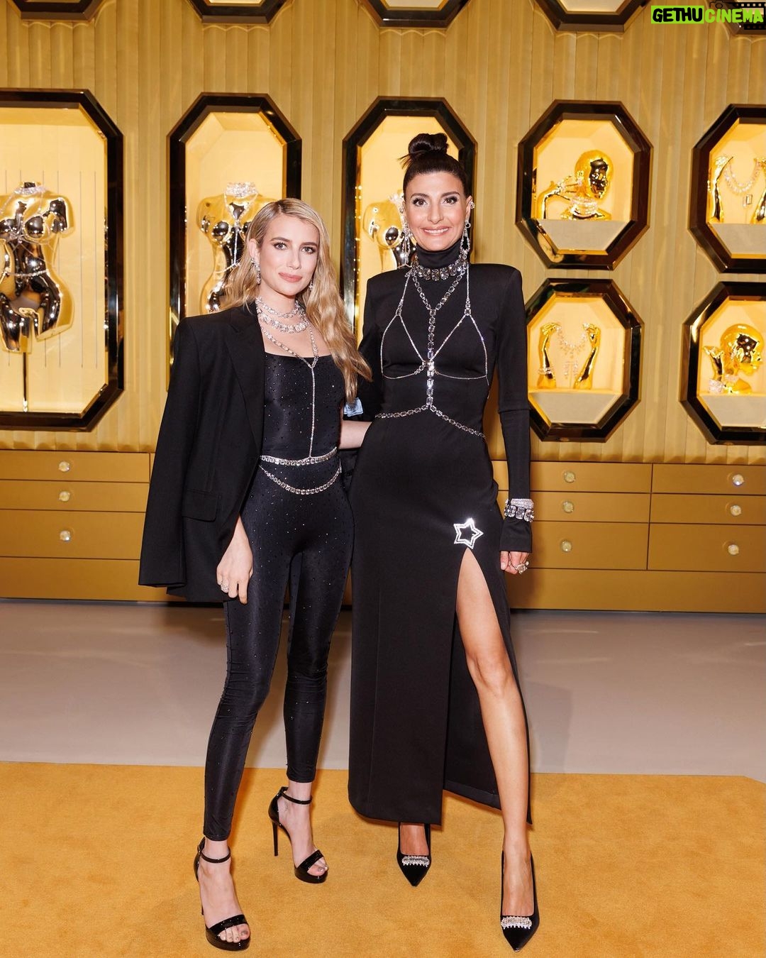 Emma Roberts Instagram - @swarovski lights up 5th avenue celebrating their new flagship store opening and exclusive collaboration with @skims đ absolutely obsessed! #swarovskixskims #swarovski đđĒŠ