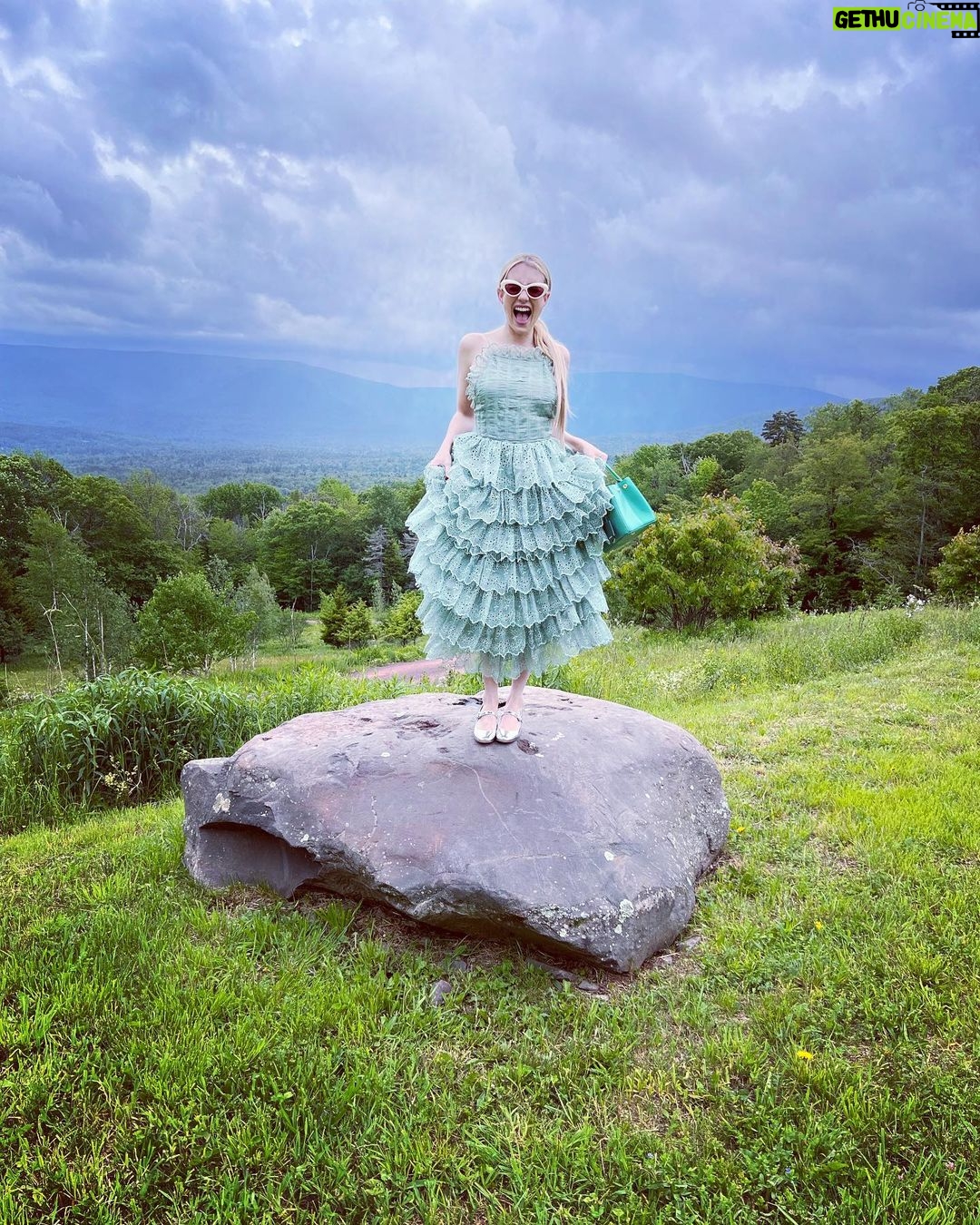 Emma Roberts Instagram - Hudson filter in Hudson Valley 🧚♂️