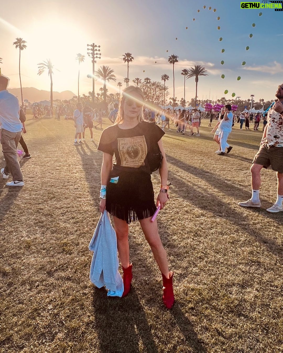 Emma Roberts Instagram - last day ☀️ best day 🌵