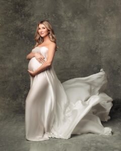 Emmy Buckner Instagram - Nine months of holding you inside 🤍 Thank you to the two amazing mothers and women who made this shoot a dream! @anastasia.portraits 📸 @lana_makeup_losangeles 💄