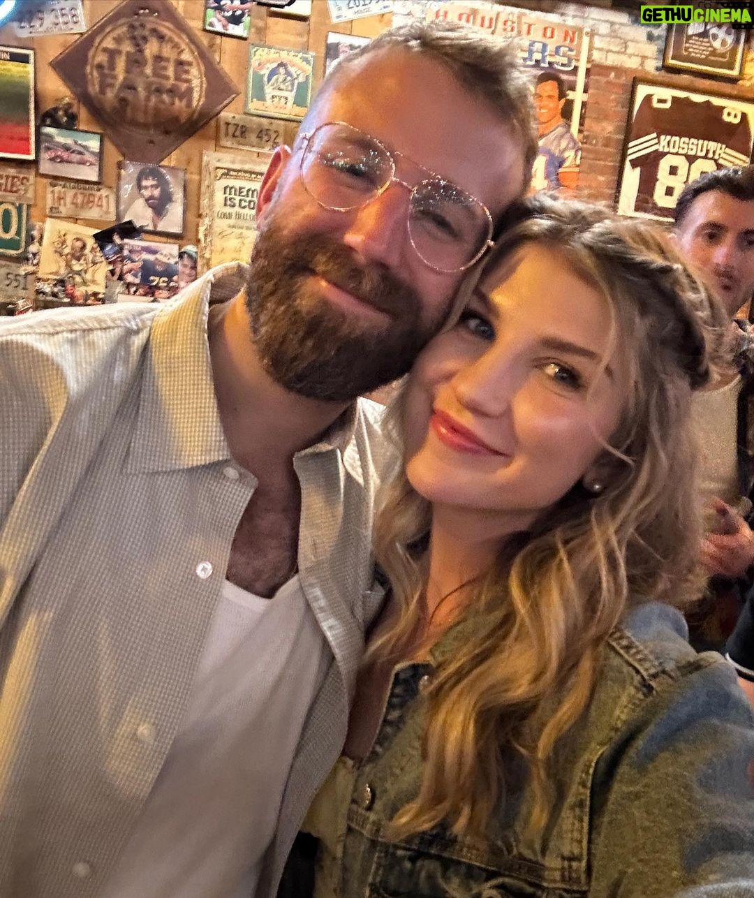 Emmy Buckner Instagram - NashVegas for the newlyweds! @trevleaderbrand & @blackdwan love yah married babies ❤️
