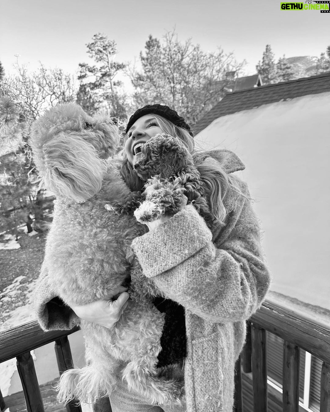 Emmy Buckner Instagram - Blizzard warnings in SoCal❄️