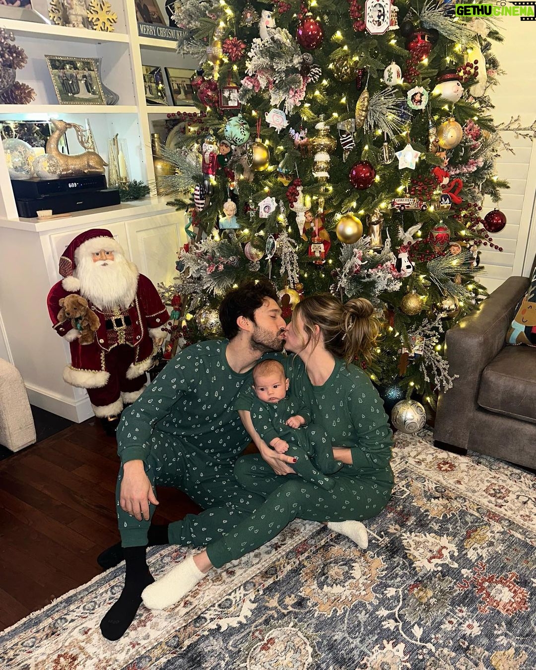 Emmy Buckner Instagram - Happy Christmas Eve 🎄 Love, The Chucker Fam