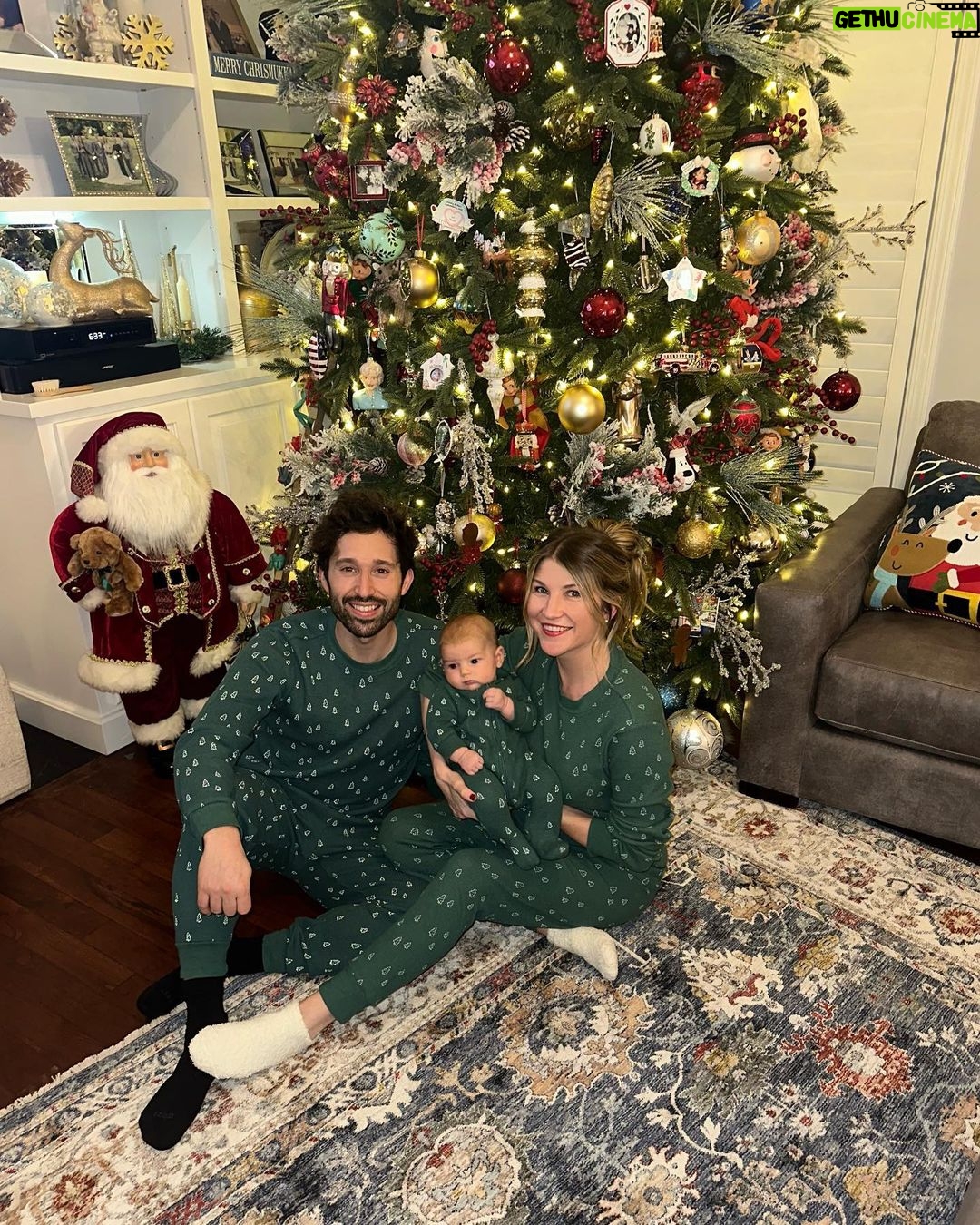 Emmy Buckner Instagram - Happy Christmas Eve 🎄 Love, The Chucker Fam