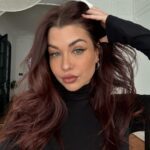 EnjoyPhoenix Instagram - Dump de ma semaine (rapide) ✨ 1. J’aime trop cette couleur 🥺 2. Petit goûter pour démarrer 2024 🤤 3. Miroir sale 🪞 4. Paris ✨ 5. On rafraîchit tout ça !!! 🤍 6. J’ai pas les mots c’est le meilleur gâteau 🍑 7. Non les gars c’était un prank 🫠