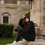EnjoyPhoenix Instagram - L’enquête paranormale au Château de Veauce ( le château de la Dame Blanche ) est en ligne 👀 Je suis tellement fière de cette vidéo, elle fait 1h30, et on a vraiment eu des résultats auxquels on ne s’attendaient pas … 🥲 J’entends parler du fantôme de Lucie depuis petite, ça m’a beaucoup touchée de pouvoir aller dans cet endroit pour tenter de rentrer en contact avec elle, je vous laisserais regarder la vidéo pour savoir si nous avons réussi … 🤞🏻