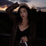 EnjoyPhoenix Instagram - Les photos que j’ai retrouvé au fond de ma pellicule 🎞️ Comment ça va vous ? J’ai trop hâte que l’automne arrive pour de vrai et qu’on remette ces puuuuuuuulls 🥲🧥