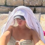 EnjoyPhoenix Instagram - Un EVJF, du soleil, de l’amour et de la détente, bref un bon week-end 💖 Dans quelque semaines ma petite sœur sera mariée ✨ Parmilieu, Rhone-Alpes, France