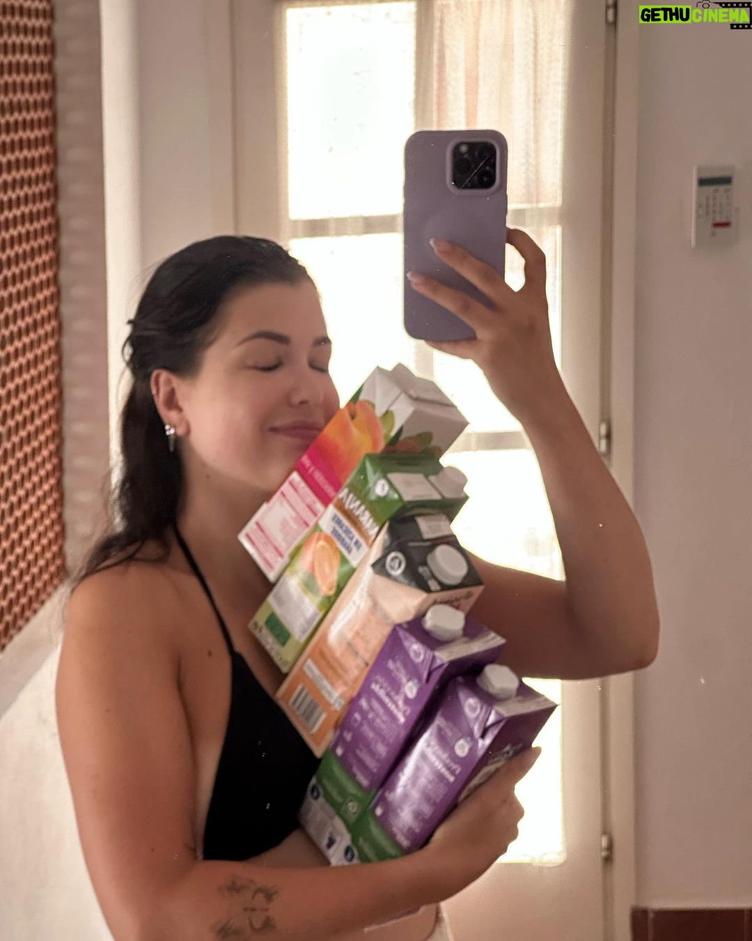 EnjoyPhoenix Instagram - La pellicule d’Ibiza 🎞️ (la dernière c’est cadeau) 1. Les cheveux salés 🌊 2. Le sel en question ⚓️ 3. Les plus beaux sunsets 🌅 4. Ranger le petit déjeuner en un seul retour à la cuisine 🍑 5. Après les 31km de vélo 💀 6. On est à Ibiza ouuuuuuuu ? 7. Le petit tatoo souvenir ♓️ 8. Un truc m’a touché le pied et j’ai paniqué 🥲 Ibiza, Spain