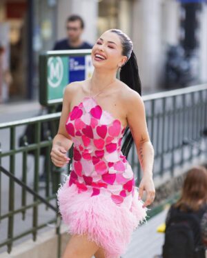 EnjoyPhoenix Instagram - Tentative de diversion pour me faire accepter à Barbieland 💖🤞🏻

∘ Dress : @jeanlouissabaji 
∘ Shoes : @giuseppezanotti 
∘ Jewels : @statement.paris