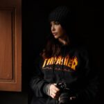 EnjoyPhoenix Instagram - L’enquête paranormale au Château de Veauce ( le château de la Dame Blanche ) est en ligne 👀 Je suis tellement fière de cette vidéo, elle fait 1h30, et on a vraiment eu des résultats auxquels on ne s’attendaient pas … 🥲 J’entends parler du fantôme de Lucie depuis petite, ça m’a beaucoup touchée de pouvoir aller dans cet endroit pour tenter de rentrer en contact avec elle, je vous laisserais regarder la vidéo pour savoir si nous avons réussi … 🤞🏻
